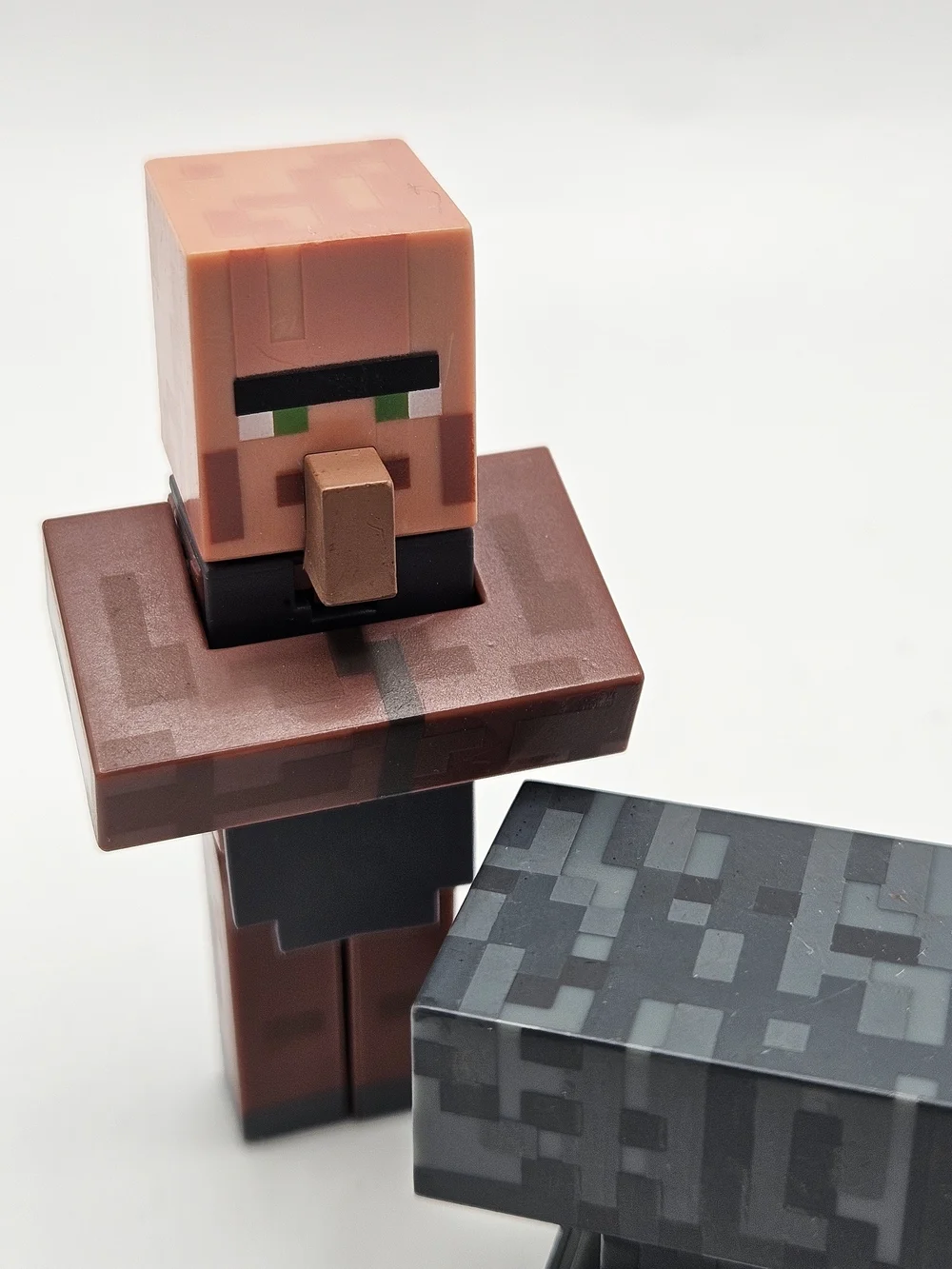 Minecraft Overworld Series 2 Figure Villager Blacksmith With Anvil Action Figure